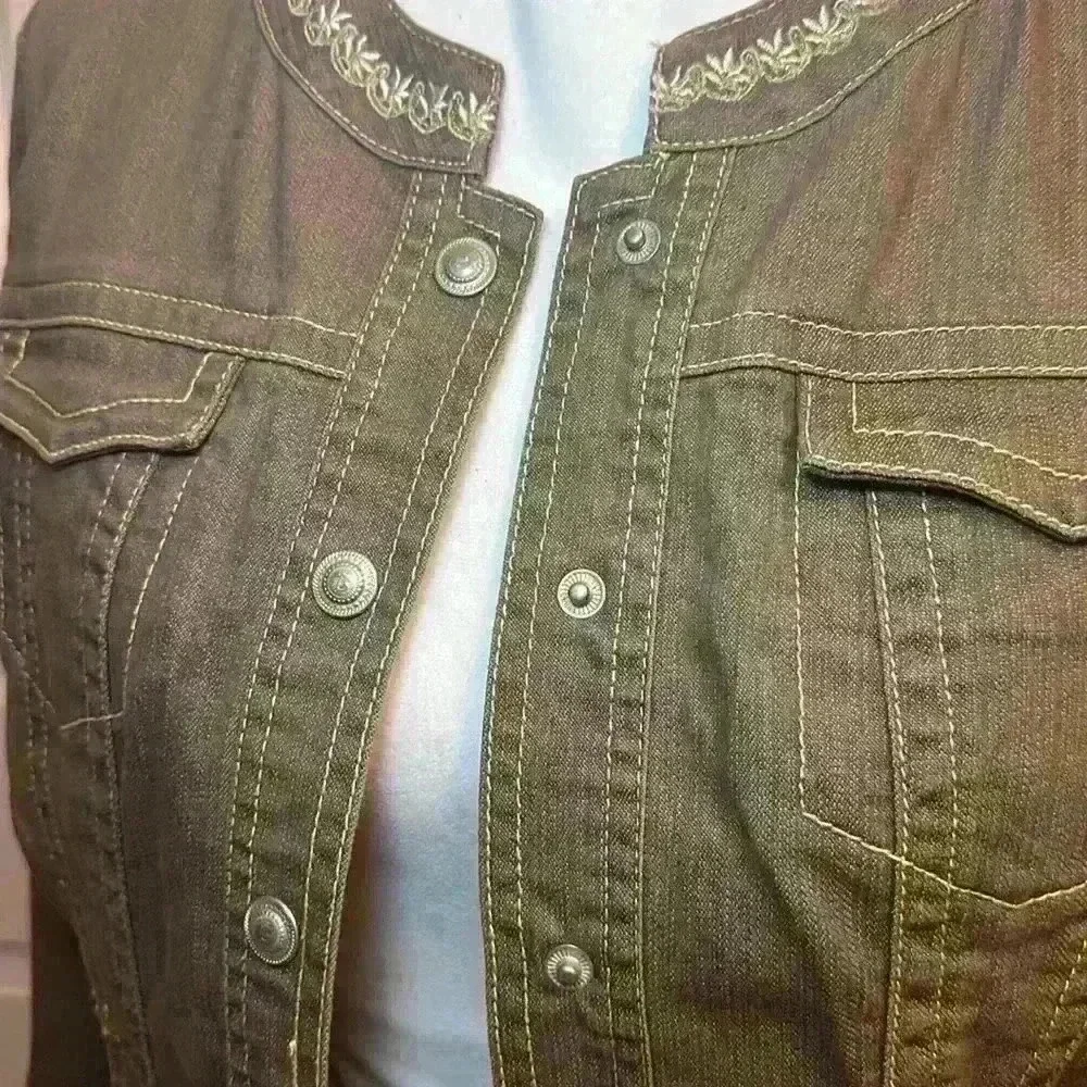 Live A Little Vintage Embroidered 3/4 Sleeve Jean Jacket w/ Snap Buttons Size M - Picture 9 of 15